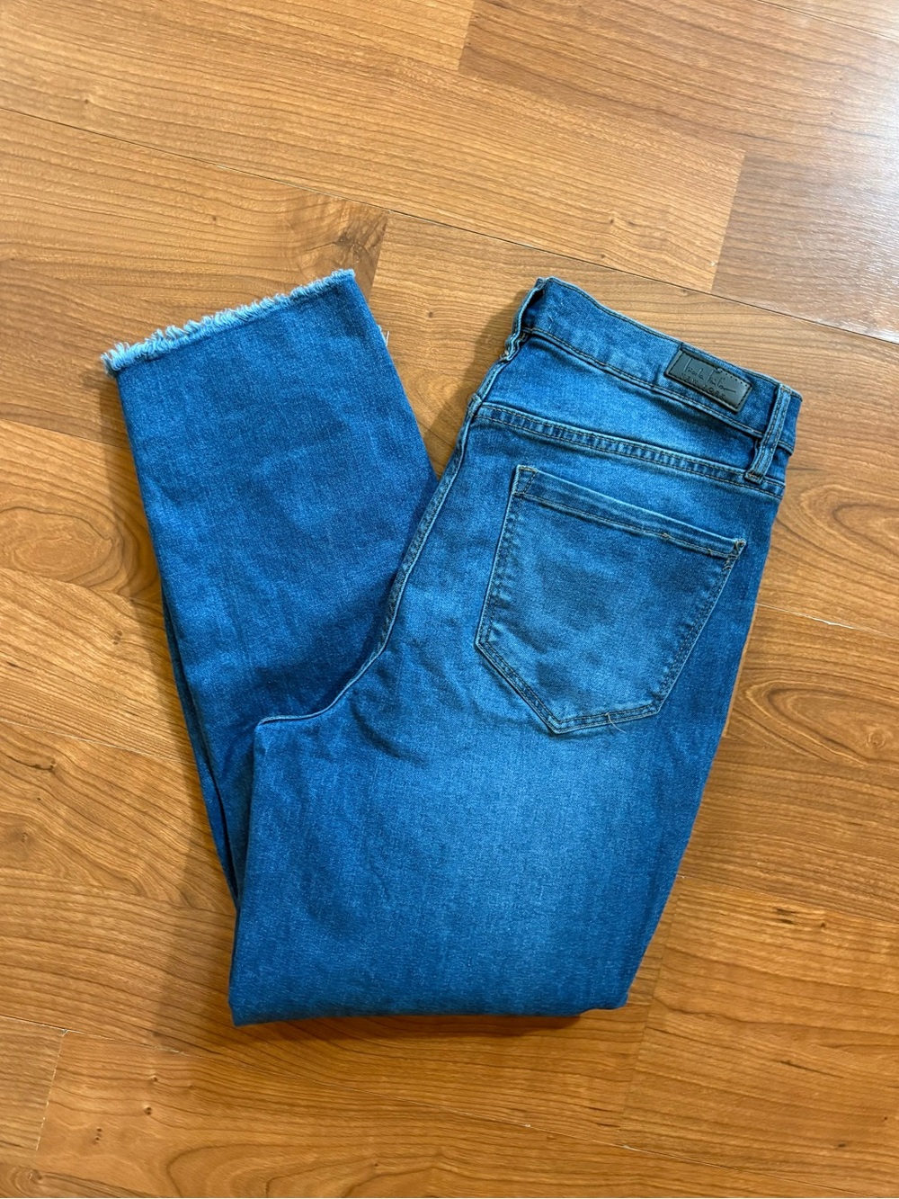 Slim Fit Women's Skinny Jeans in Medium Blue
